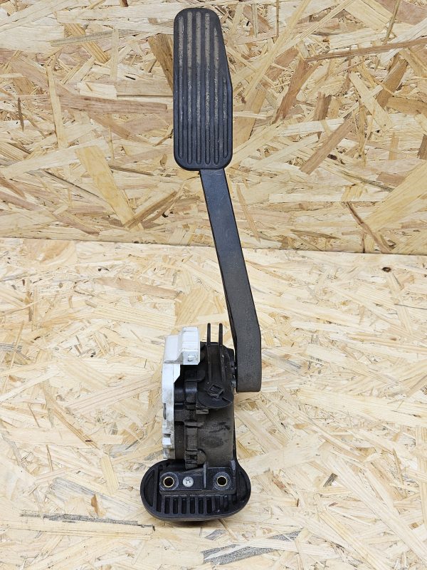 20251217_144128 Volvo gaasipedaal 9496821