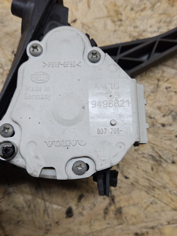 20251217_144136 Volvo gaasipedaal 9496821