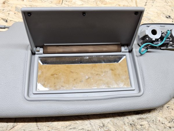 Volvo S60 päikesesirm parem