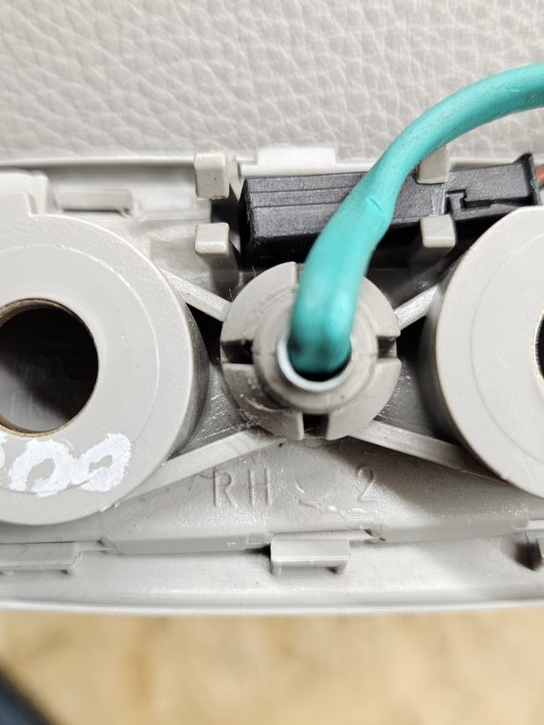 Volvo S60 päikesesirm parem