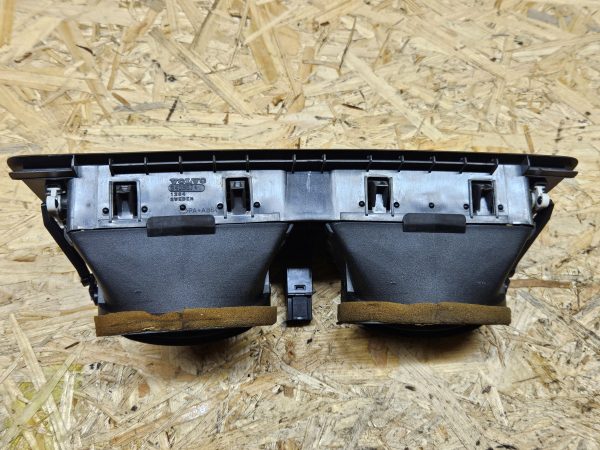 Volvo S60 ventilatsioonirest 3409374