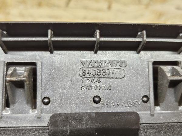 Volvo S60 ventilatsioonirest 3409374