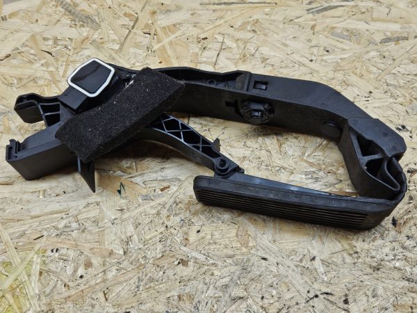 Mercedes-Benz gaasipedaal A2113010001