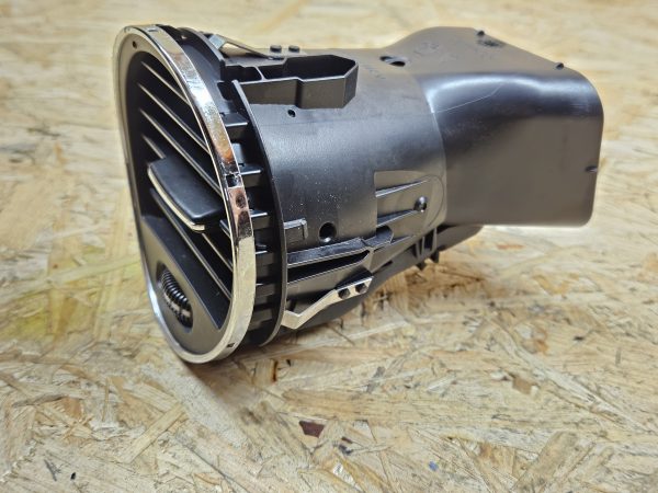 20251217_153840 Mercedes-Benz ventilatsiooni rest vasak A2198300154