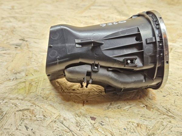 20251217_153843 Mercedes-Benz ventilatsiooni rest vasak A2198300154