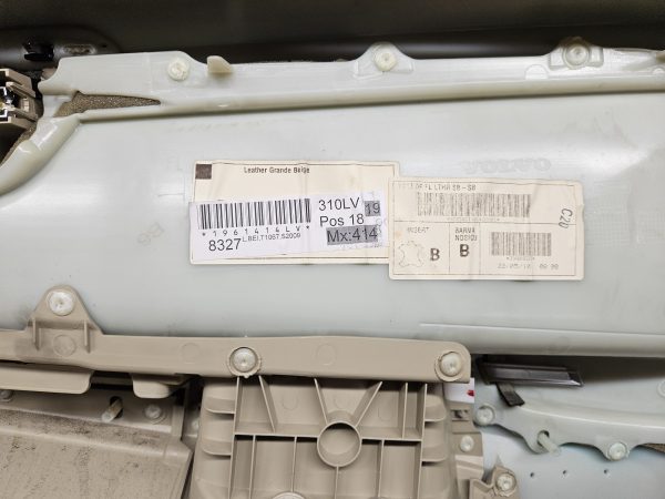 Volvo XC60 juhiukse polster