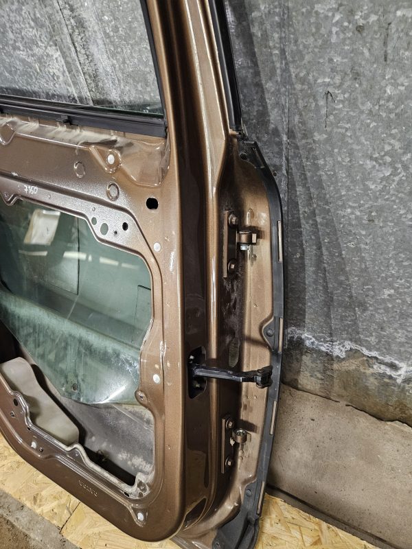 Volvo XC60 tagumine uks vasak