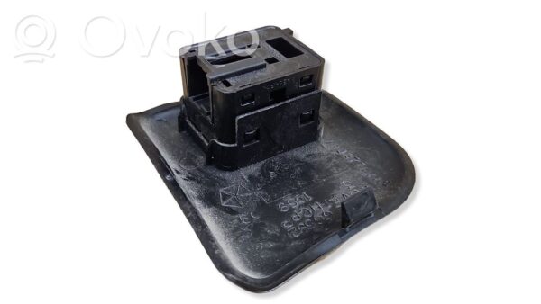 Jeep Grand Cherokee Tailgate opening switch