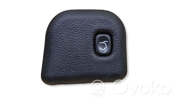 Jeep Grand Cherokee Tailgate opening switch