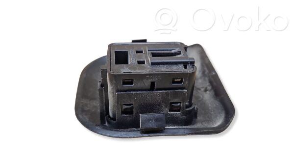 Jeep Grand Cherokee Tailgate opening switch