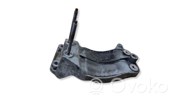 Jeep Grand Cherokee Generator/alternator bracket