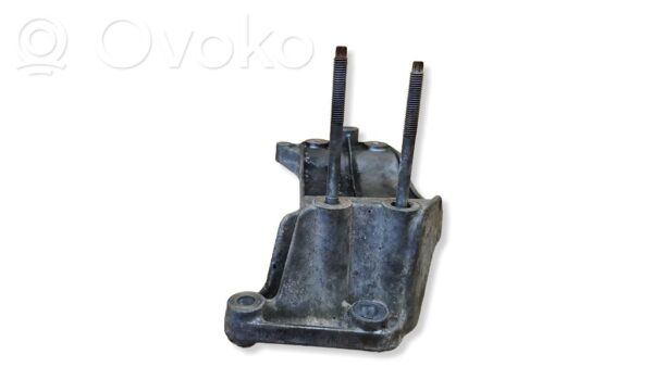 Jeep Grand Cherokee Generator/alternator bracket