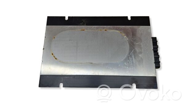 Volkswagen Touareg I Sound amplifier