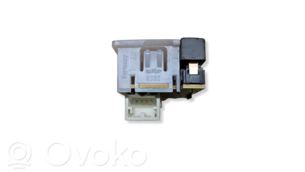Volkswagen Touareg I Rear seat light