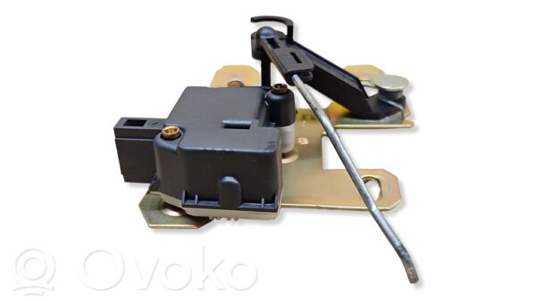 Volkswagen Touareg I Tailgate boot lock/latch motor