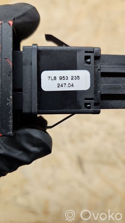 Volkswagen Touareg I Hazard light switch