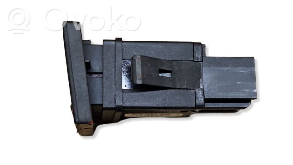 Volkswagen Touareg I Hazard light switch