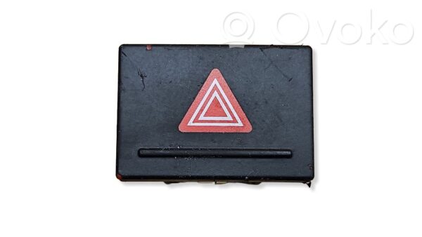 Volkswagen Touareg I Hazard light switch