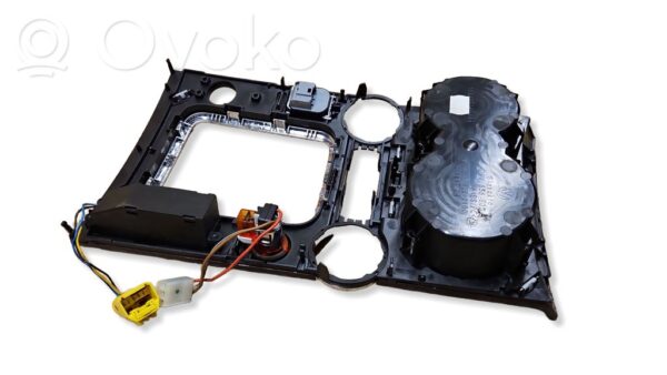 rrr-part-1183-26309c1c85f2f7886af81faad3b6d8a1 Volkswagen Touareg I Center console