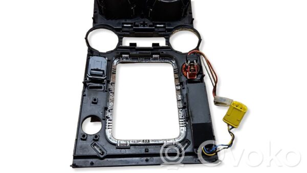 rrr-part-1183-4a7ee9561e27987376f7dbb4ee844e8f Volkswagen Touareg I Center console