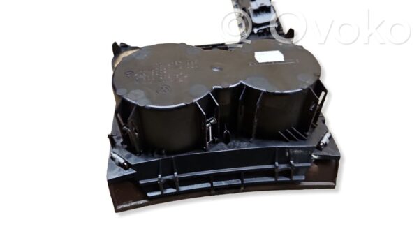 rrr-part-1183-869612b5275f40c945f251114e90d01e Volkswagen Touareg I Center console