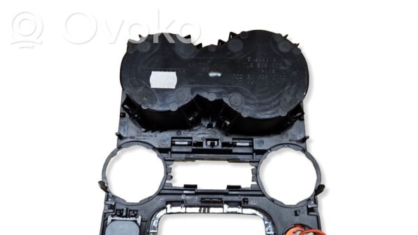 rrr-part-1183-ad1a54f6b42f969706441639911c3a11 Volkswagen Touareg I Center console
