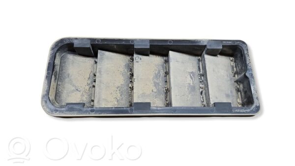 rrr-part-121-057ca7ff32721272def0fe9599e6a312-1 Volvo XC60 Quarter panel pressure vent