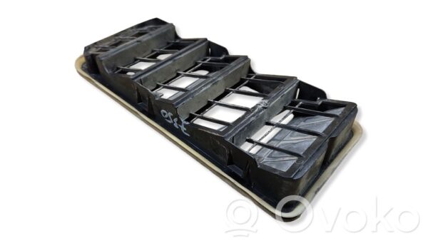 rrr-part-121-fae8be60249a436fba8a7b29d401ef31-1 Volvo XC60 Quarter panel pressure vent