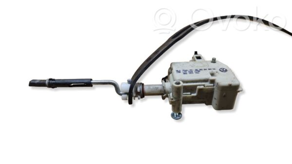 Volkswagen Touareg I Fuel tank cap lock