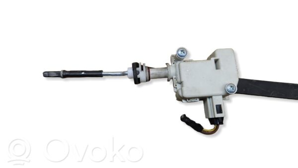 Volkswagen Touareg I Fuel tank cap lock
