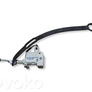 Volkswagen Touareg I Fuel tank cap lock