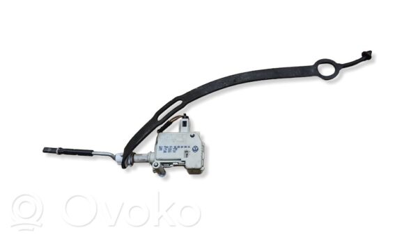 Volkswagen Touareg I Fuel tank cap lock
