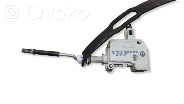 Volkswagen Touareg I Fuel tank cap lock