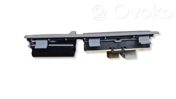 rrr-part-1560-b8b51827a8c2d5ae23af94464756724d-1 Volkswagen Touareg I Rear seat light