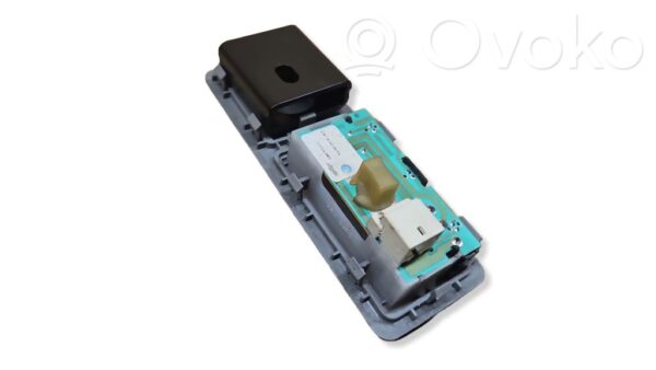 rrr-part-1560-bf1220cfeed4152eba2f675b9fee401b-1 Volkswagen Touareg I Rear seat light