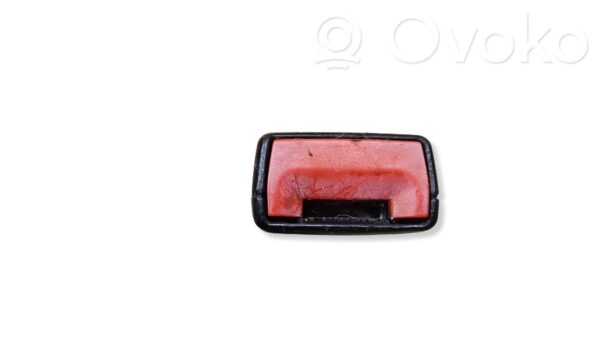 Volkswagen Touareg I Front seatbelt buckle
