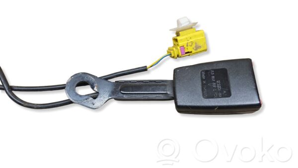 Volkswagen Touareg I Front seatbelt buckle