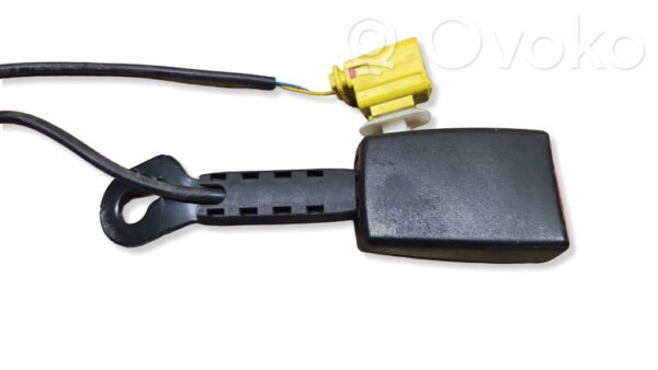 Volkswagen Touareg I Front seatbelt buckle