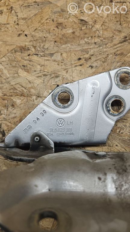 Volkswagen Touareg I Engine bonnet/hood hinges