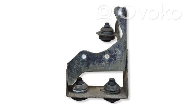 Volkswagen Touareg I ABS pump bracket