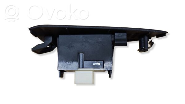 Toyota Avensis T250 Electric window control switch