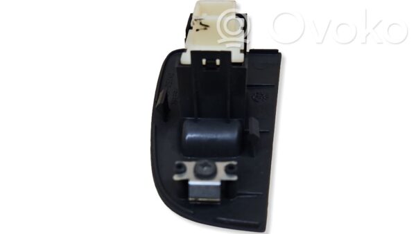 Toyota Avensis T250 Electric window control switch