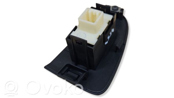 Toyota Avensis T250 Electric window control switch