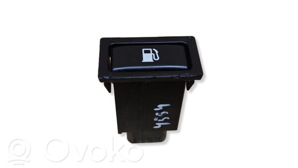 Toyota Avensis T250 Fuel tank opening switch