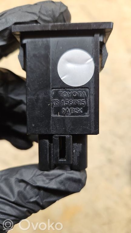 Toyota Avensis T250 Fuel tank opening switch