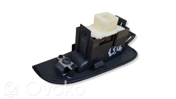 rrr-part-224-ee790a0fee501fbce20099fbee94ed92 Toyota Avensis T250 Electric window control switch
