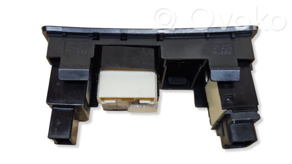 Toyota Avensis T250 Wing mirror switch