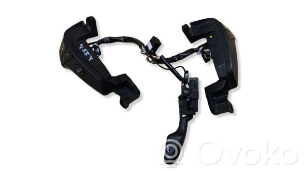 Toyota Avensis T250 Steering wheel buttons/switches