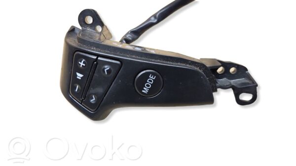 Toyota Avensis T250 Steering wheel buttons/switches