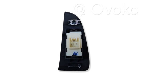 rrr-part-228-9a1ecd826458c266b5c66108cc1ccf8c-1 Toyota Avensis T250 Electric window control switch